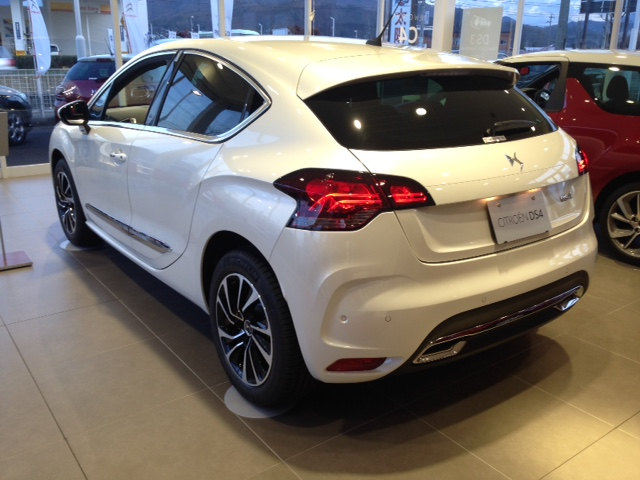 New DS4 展示車のご用意ができました。