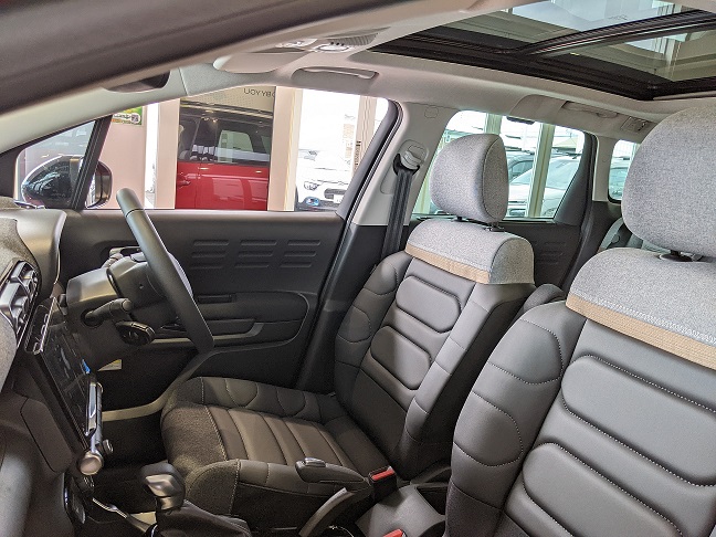 おススメ展示車、C3エアクロス　ルージュ・ペッパー
