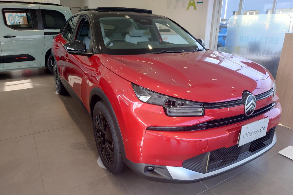 シトロエン C4 HYBRID　「CG AWARD2025」   第一位受賞！！