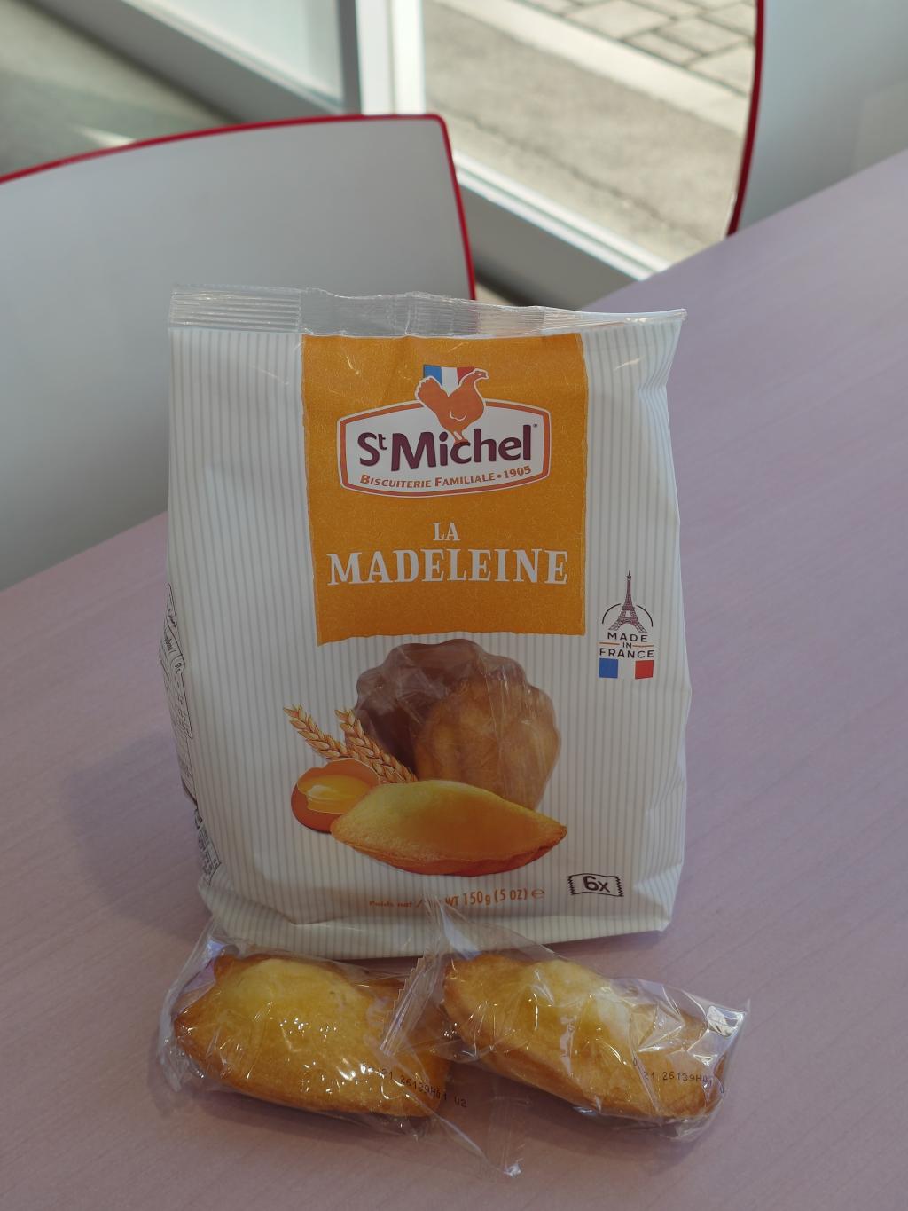 フランスのマドレーヌをご提供中